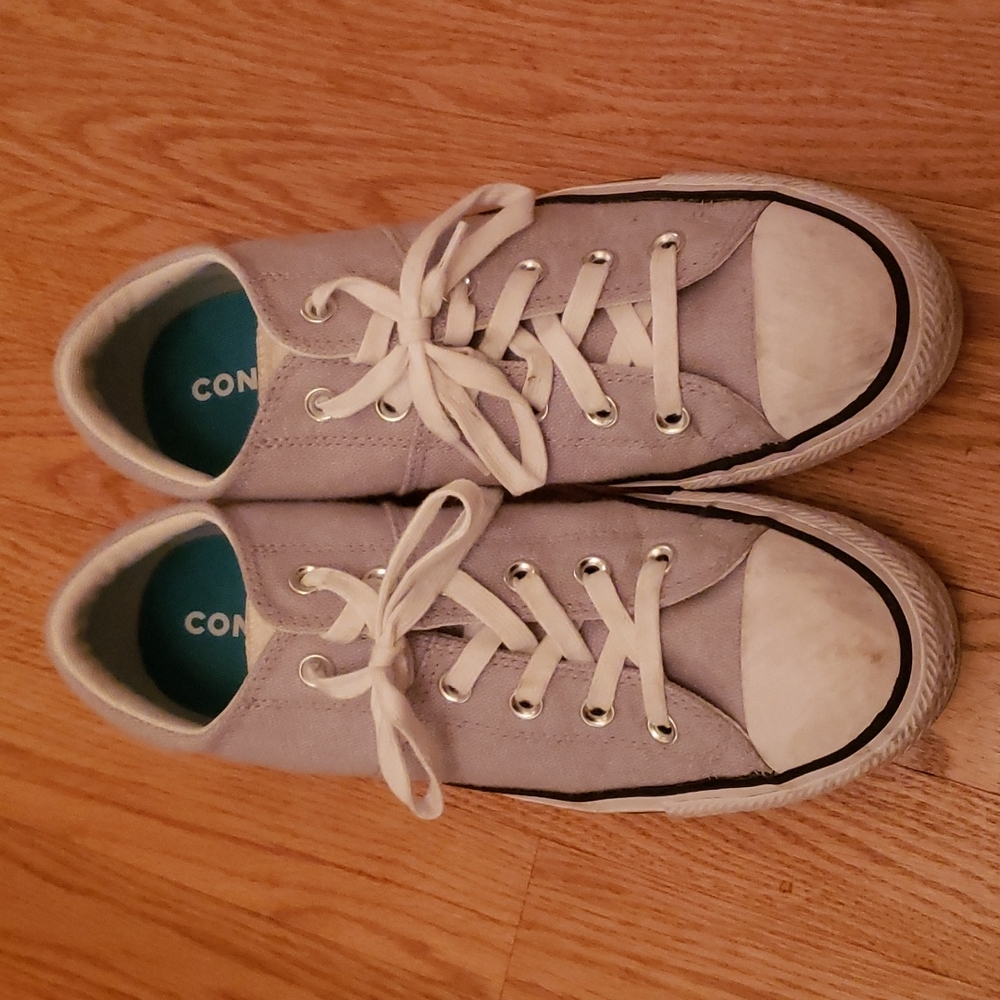 Converse low top gray shoes